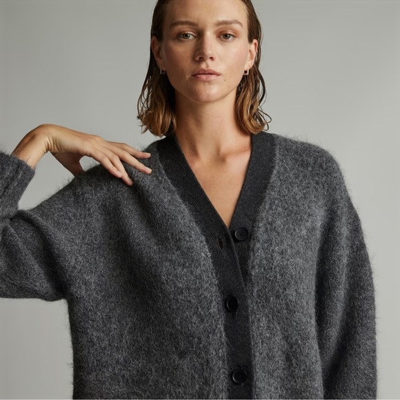 Everlane The Superfuzz Alpaca Cardigan in Dark Charcoal size Small. New with tag - Picture 2 of 14